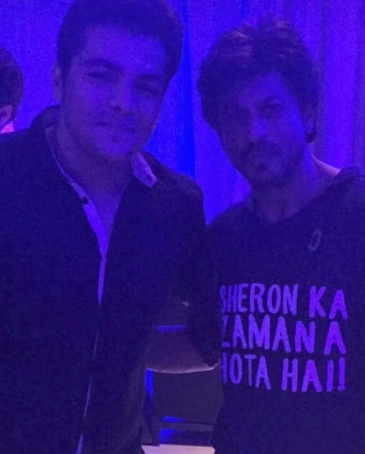 [Unseen Photos] YouTuber Ashish Chanchlani meets Shah Rukh Khan at exclusive ‘Raees exhibitor party’ 857548