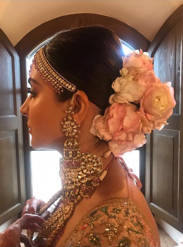 Wedding Hairstyles 101: Alia Bhatt, Anushka Sharma & Parineeti Chopra’s styling tips 857584