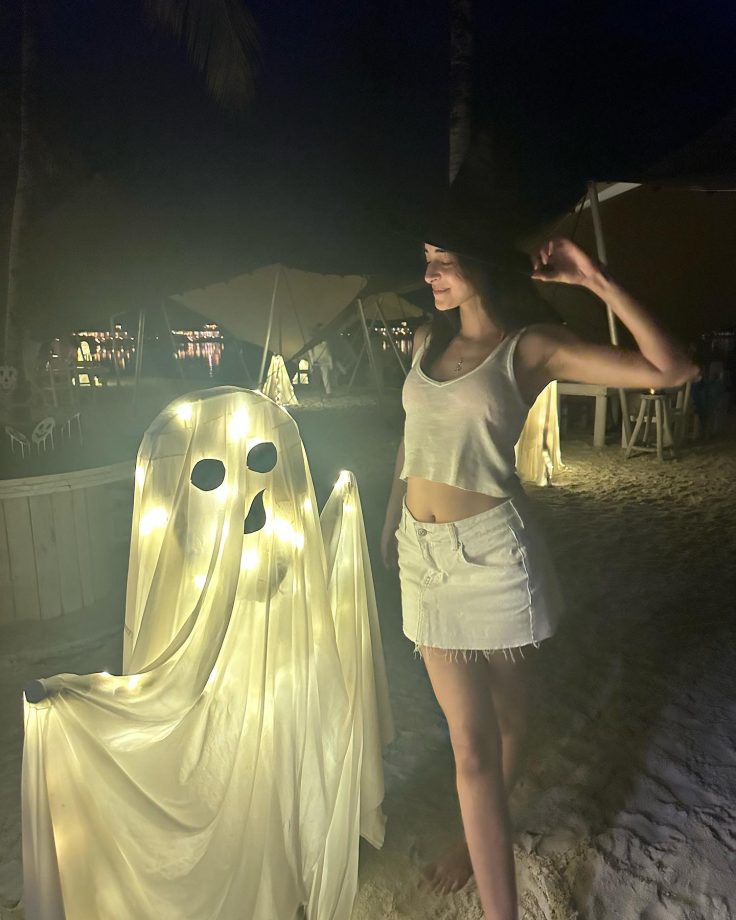 Ananya Panday's Unique Halloween With A Witch On The Beach; Check Here 866041
