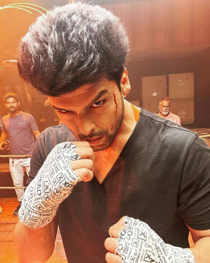 Barsatein Actor Kushal Tandon Looks Fierce In Action Mood In BTS Moments, Take A Look 867819