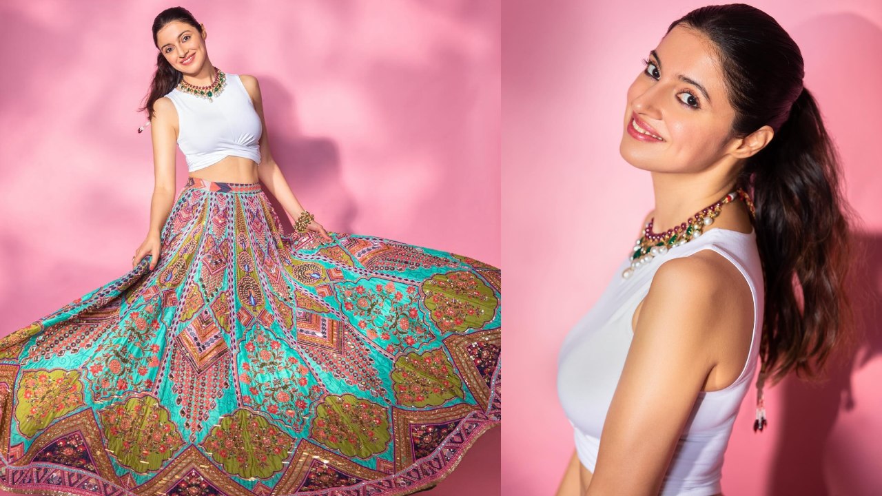 Divya Khosla Kumar Goes Trendy In Crop Top And Embellished Skirt, See Here 870852