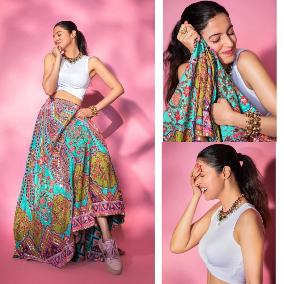 Divya Khosla Kumar Goes Trendy In Crop Top And Embellished Skirt, See Here 870850