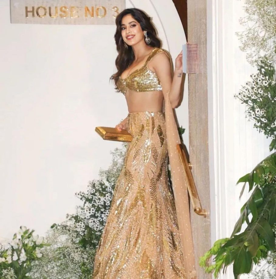 Diwali Glam: Janhvi Kapoor shines in heavy gold embellished lehenga 868159