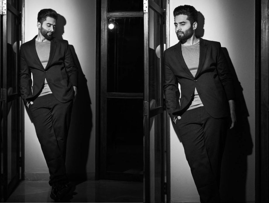 Dress Code For Men: Karan Johar and Jacky Bhagnani’s ultimate blazer style guide 870485