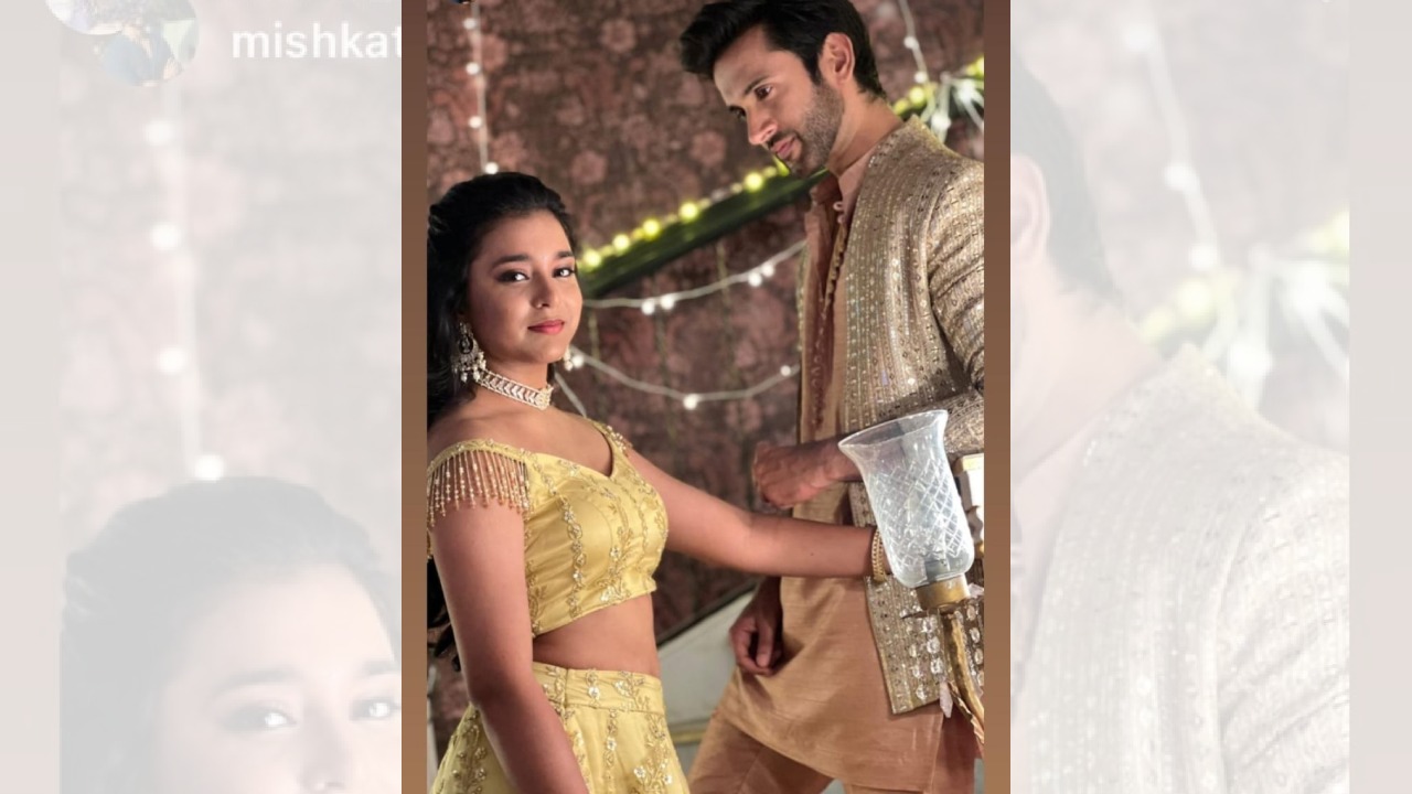 Kavya Star Sumbul Touqeer And Mishkat Varma Serve ‘Couple Goals’ In Traditional Ensemble