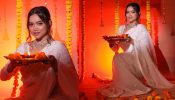 Manisha Rani Lights Up Diwali Vibe In White Saree With Rose Bun 868148