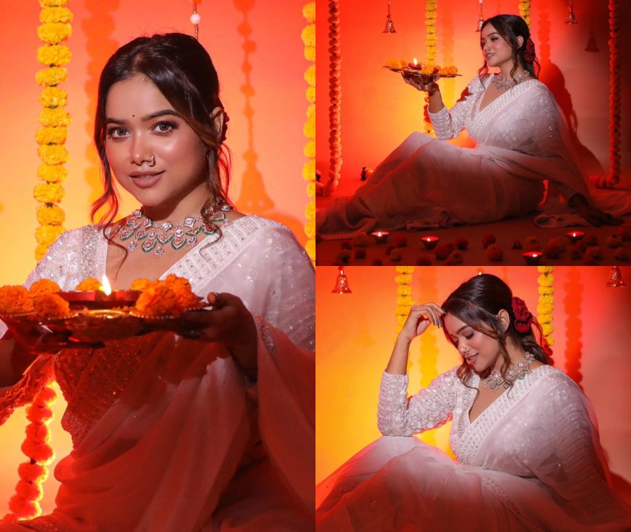 Manisha Rani Lights Up Diwali Vibe In White Saree With Rose Bun 868146