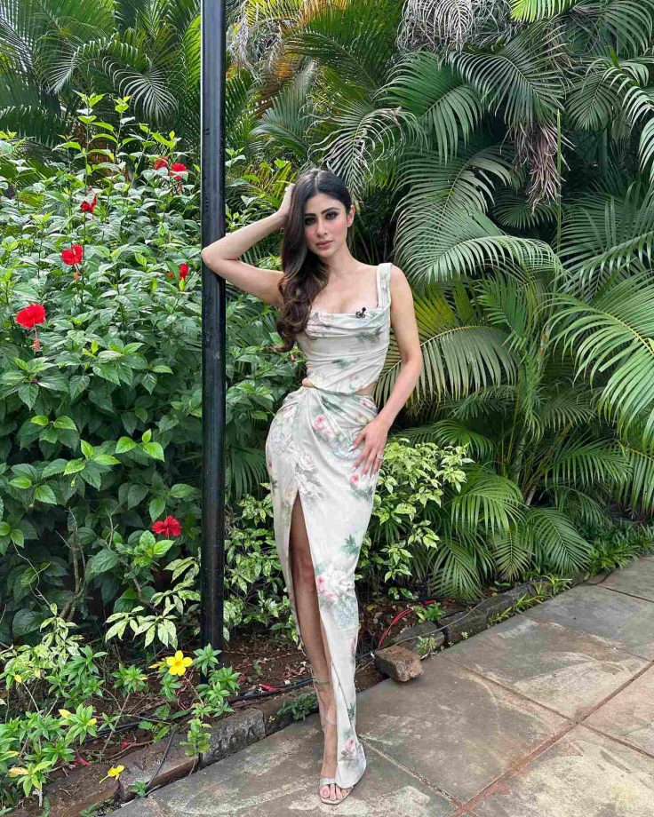 Mouni Roy tempts in corset and maxi skirt, see photos 868026