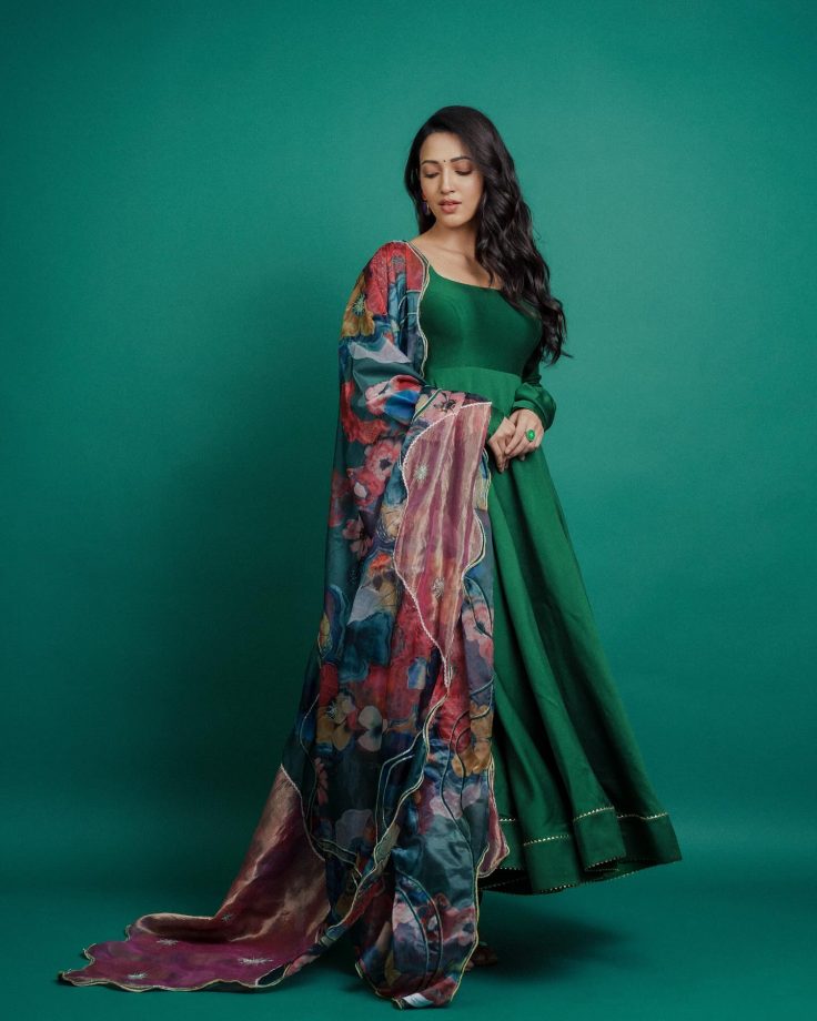Neha Shetty turns muse in lush green Anarkali suit [Photos] 867159
