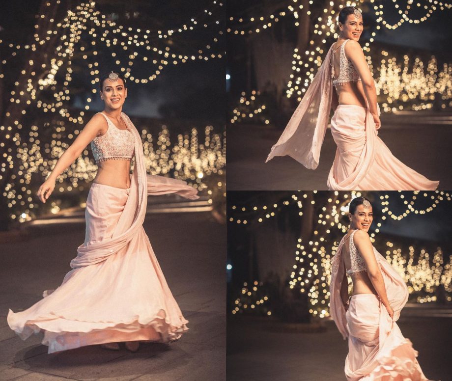 Nia Sharma And Ashi Singh Are All Smile In Traditional Flair, See Charismatic Photos 868972