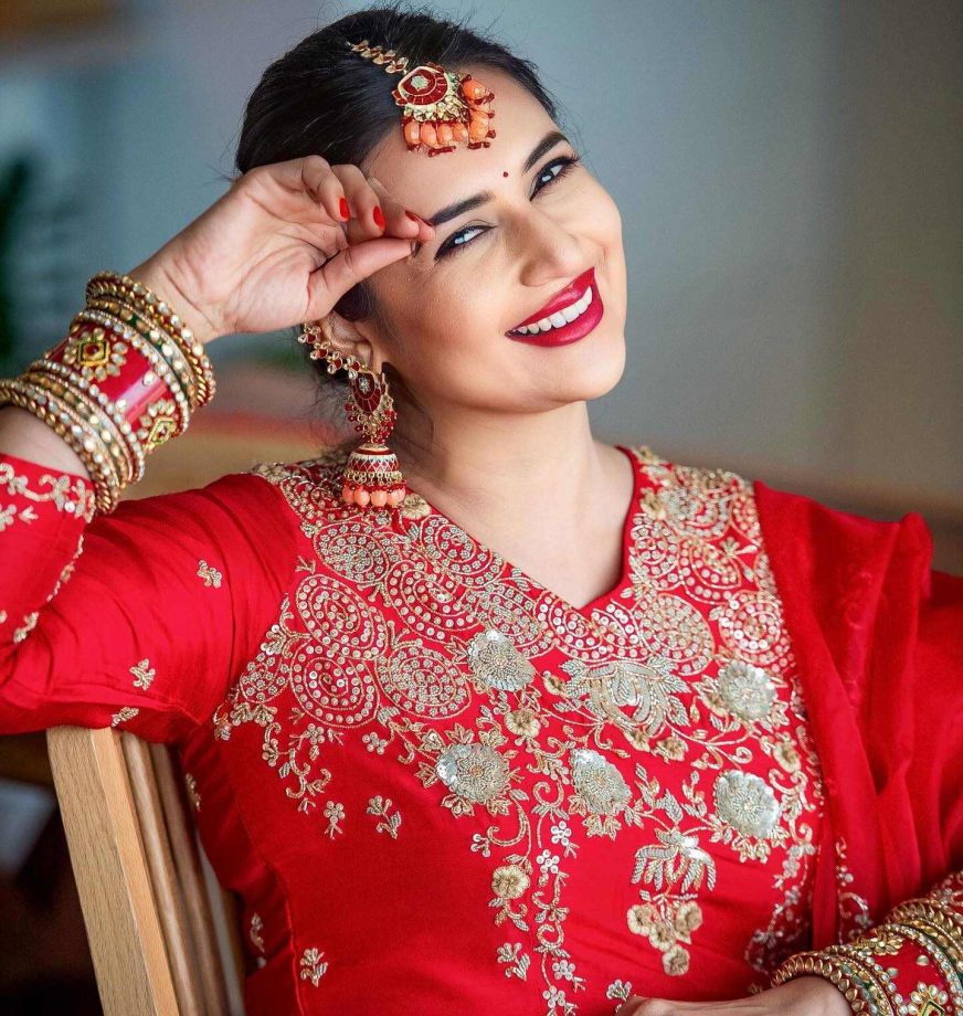 [Photos] Divyanka Tripathi swears by red as she turns traditional in sharara suit 867128