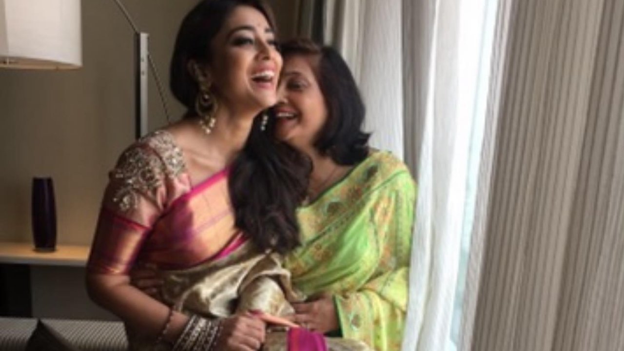 Shriya Saran's Festive Candid Moment Is No Miss, Check Out 868559