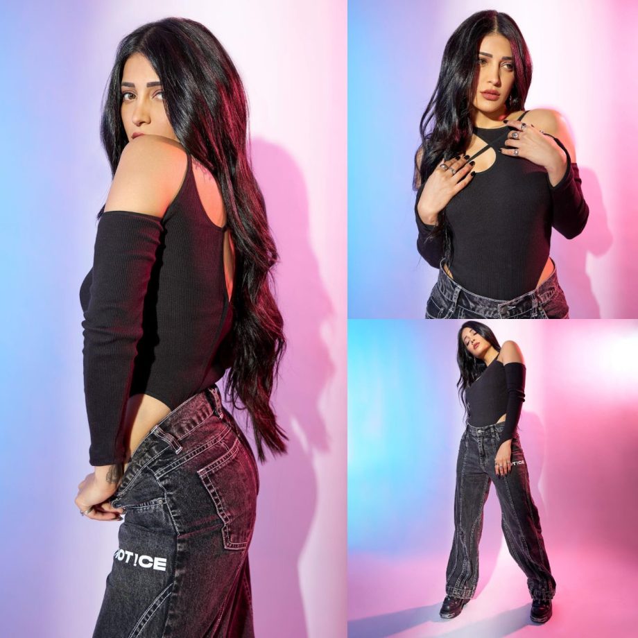 Shruti Haasan keeps it edgy in black cutout top and jeans [Photos] 869416
