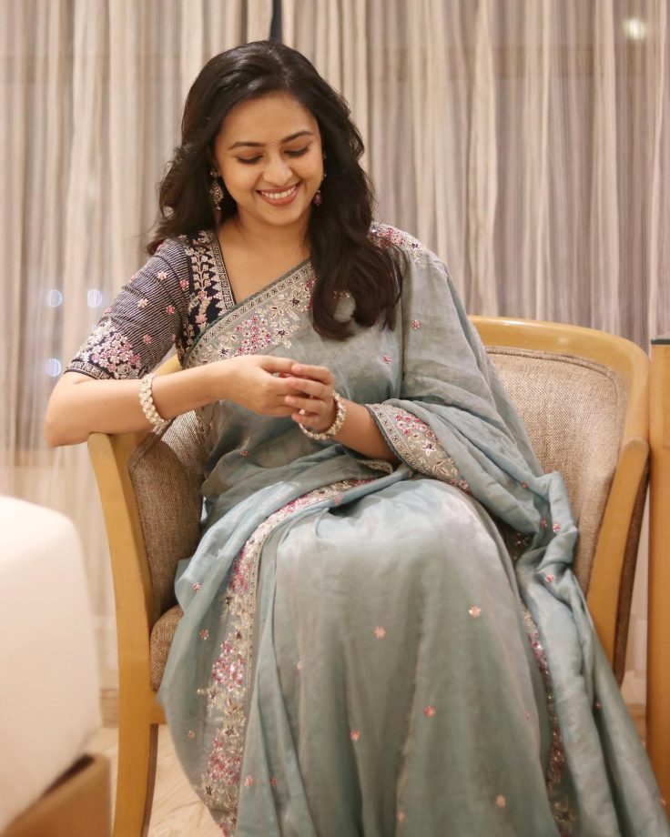 Sri Divya keeps it classic in embroidered blue saree for ‘Raid’ pre-release event [Photos] 867211