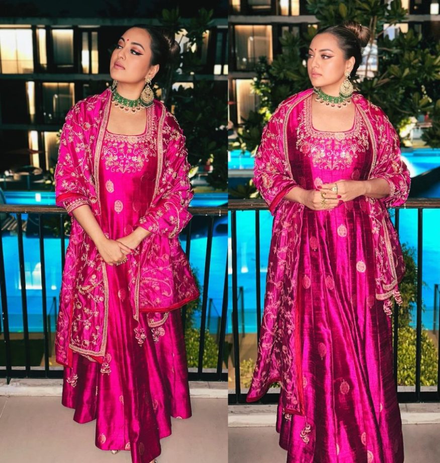 Steal Hearts This Wedding Season Like Sonakshi Sinha In Pink Anarkali With Green Necklace 870936