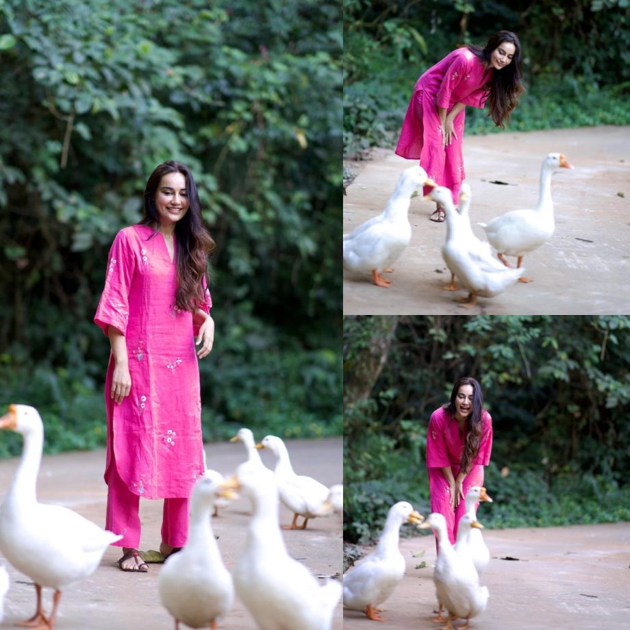 All Smiles! Surbhi Jyoti turns poetic muse in pink kurta set 872833