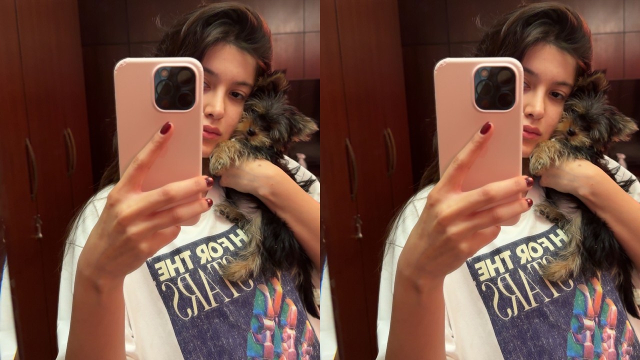 Cuteness Overloaded! Shanaya Kapoor Poses With Pet Dog In Mirror Selfie 875341