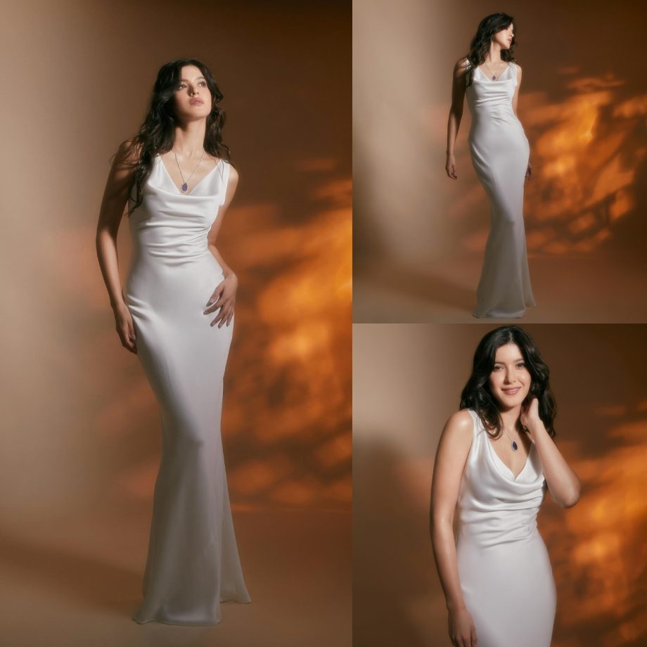 Divine! Shanaya Kapoor turns dreamy in pristine white gown 872558