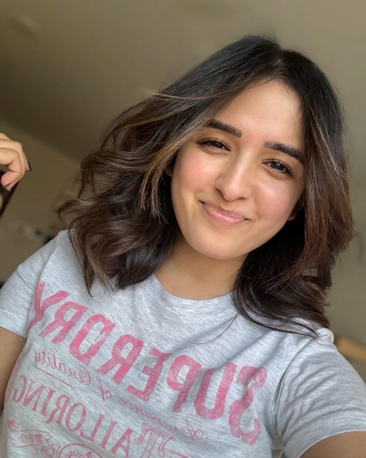 Natural Beauties! Shirley Setia and Dhvani Bhanushali ditch makeup for the day, take cues [Photos] 871621