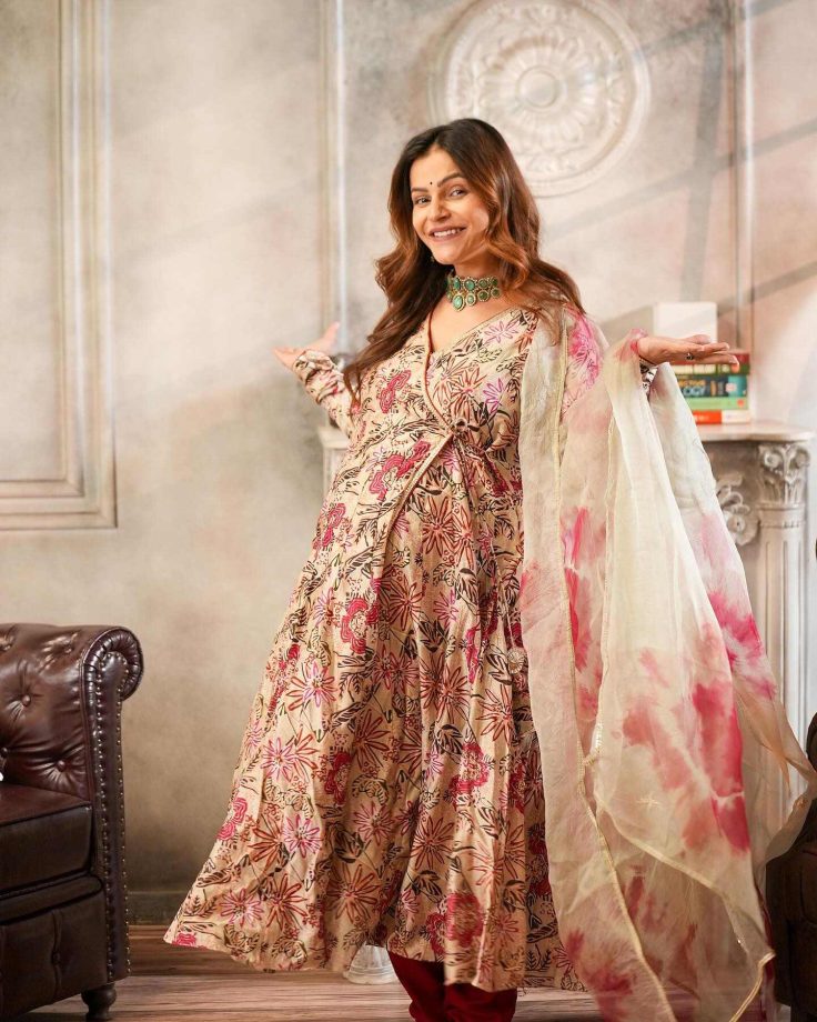 Rubina Dilaik's Printed Floral Anarkali Set Is Must-have Pregnancy Outfit 873724