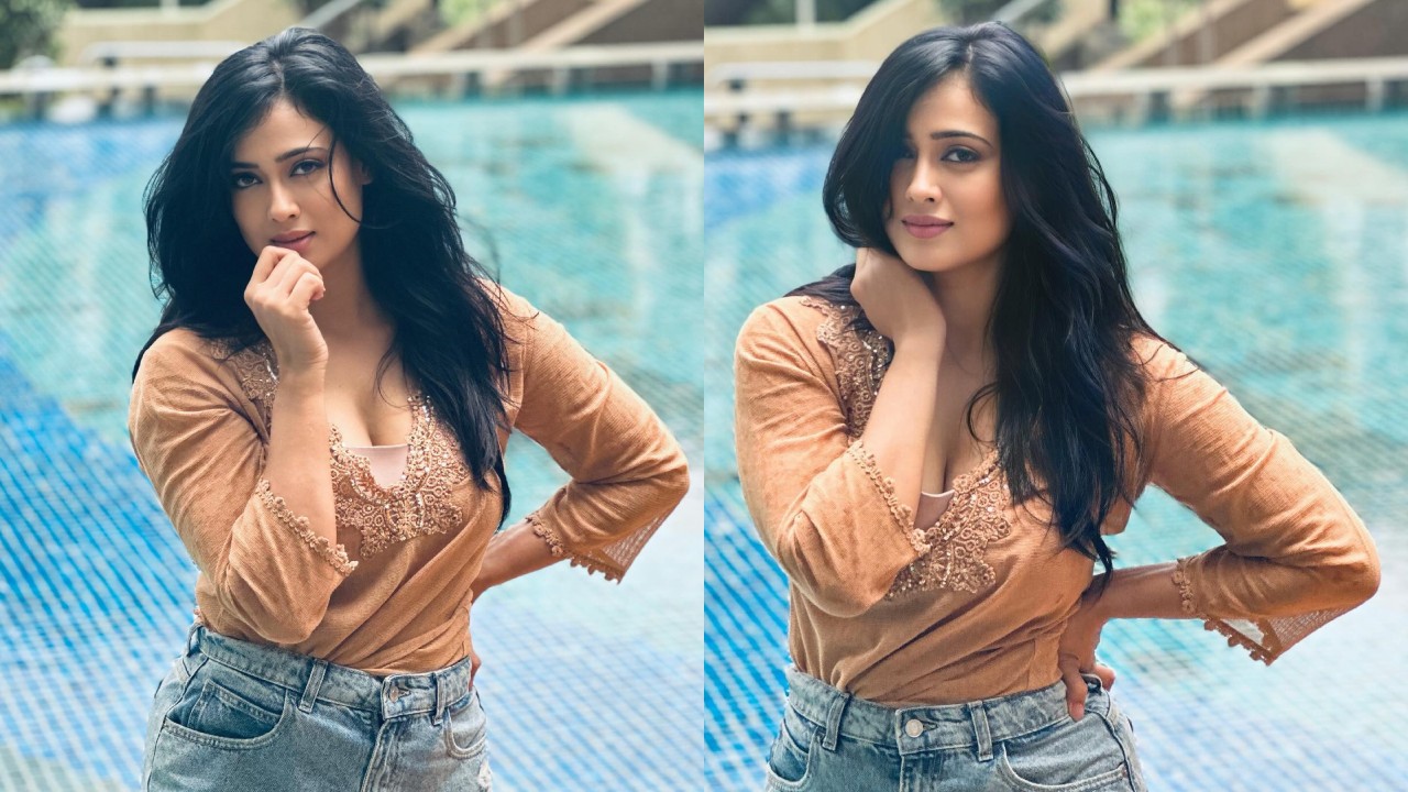 Shweta Tiwari cuts it chic in casual top and jeans, check out