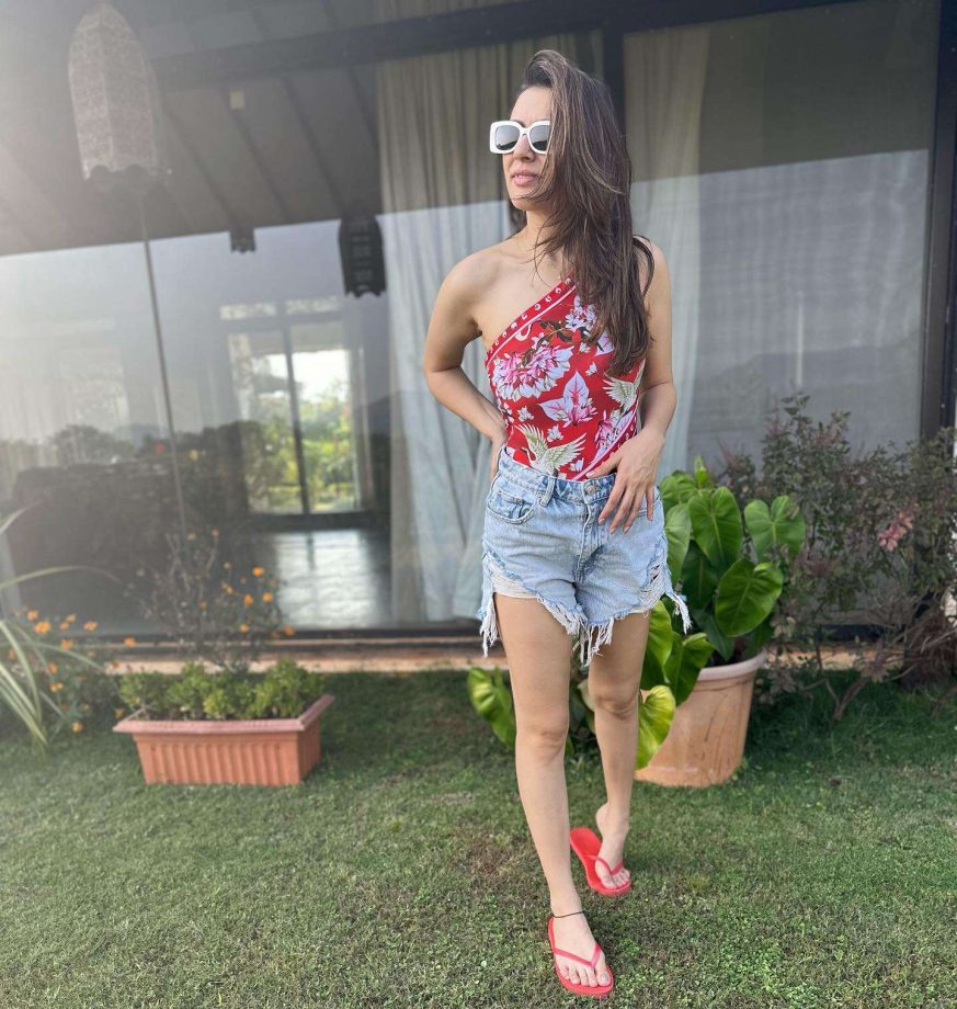 Vacation Outfit Ideas: Do it in Hansika Motwani style 874119