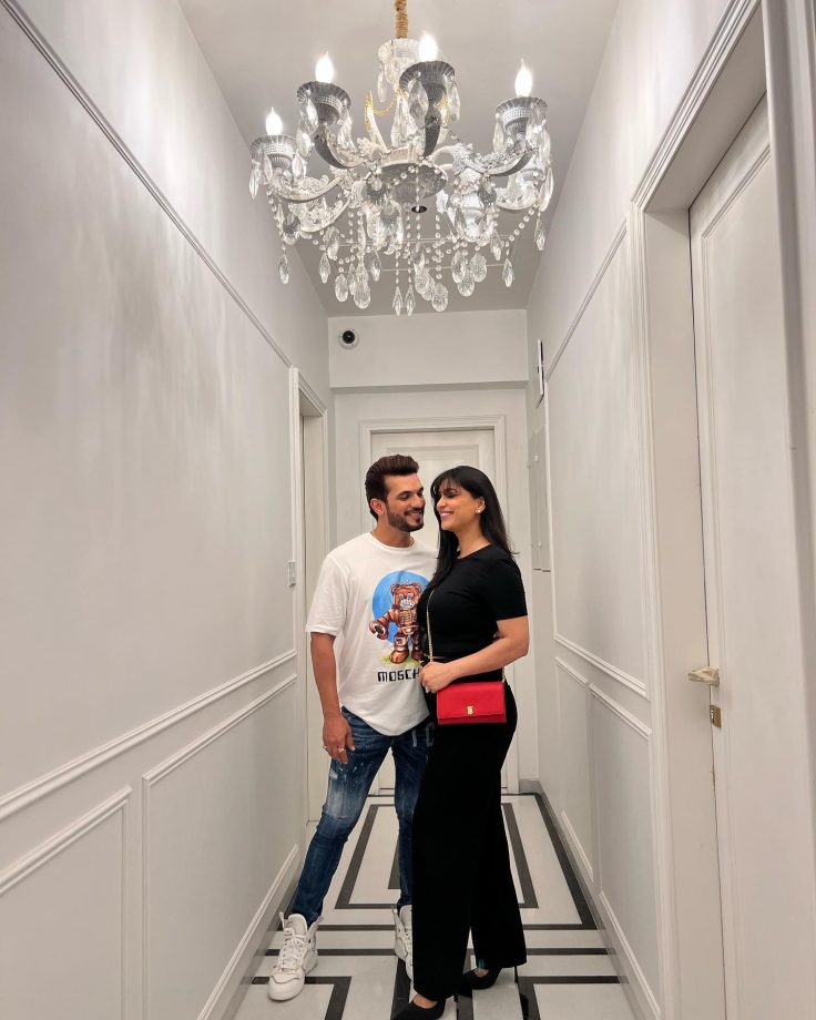 Aesthetic Hallroom-Beautiful Balcony: A Look Into Arjun Bijlani's Lavish Home 879338