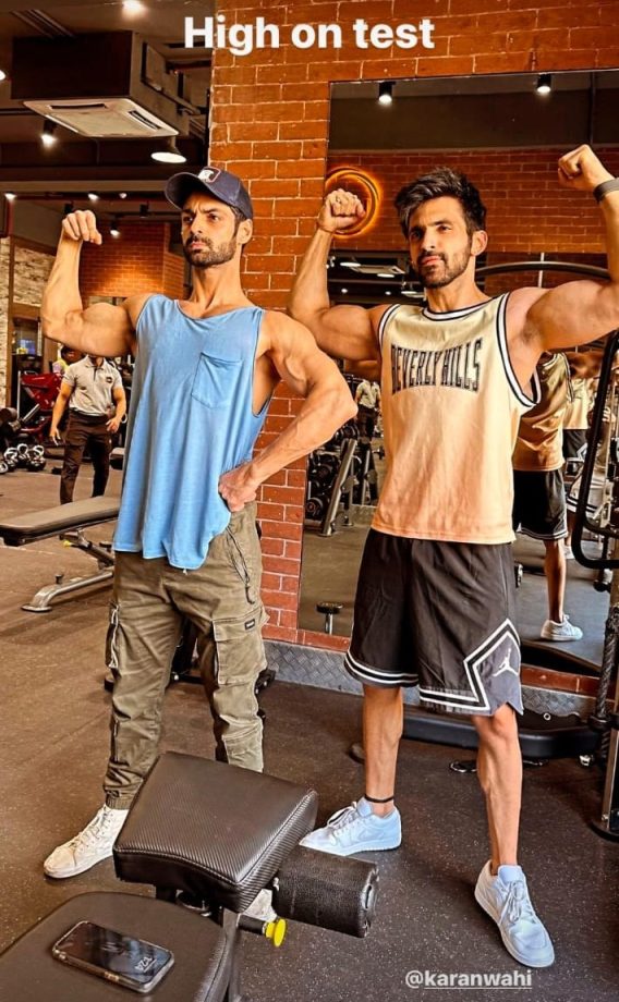 Arjit Taneja And Karan Wahi Capture Attention Flaunting Their 'Dolle Sholle', See Now 880245
