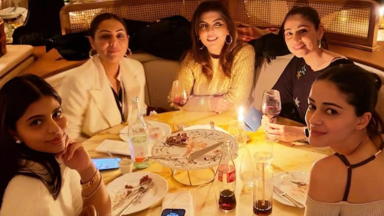 Suhana Khan and Ananya Panday enjoy a dinner date in Paris