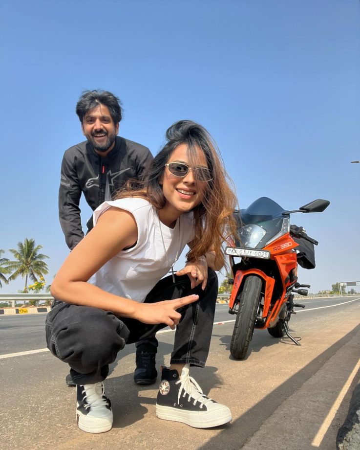 Nia Sharma enjoys adventurous bike ride in Bangalore, see photos 879553