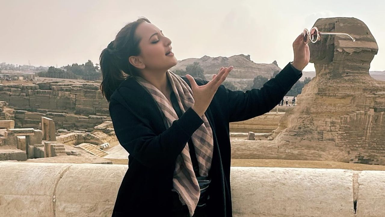 [Photodump] Sonakshi Sinha goes all goofy in Egypt, here’s how 876783