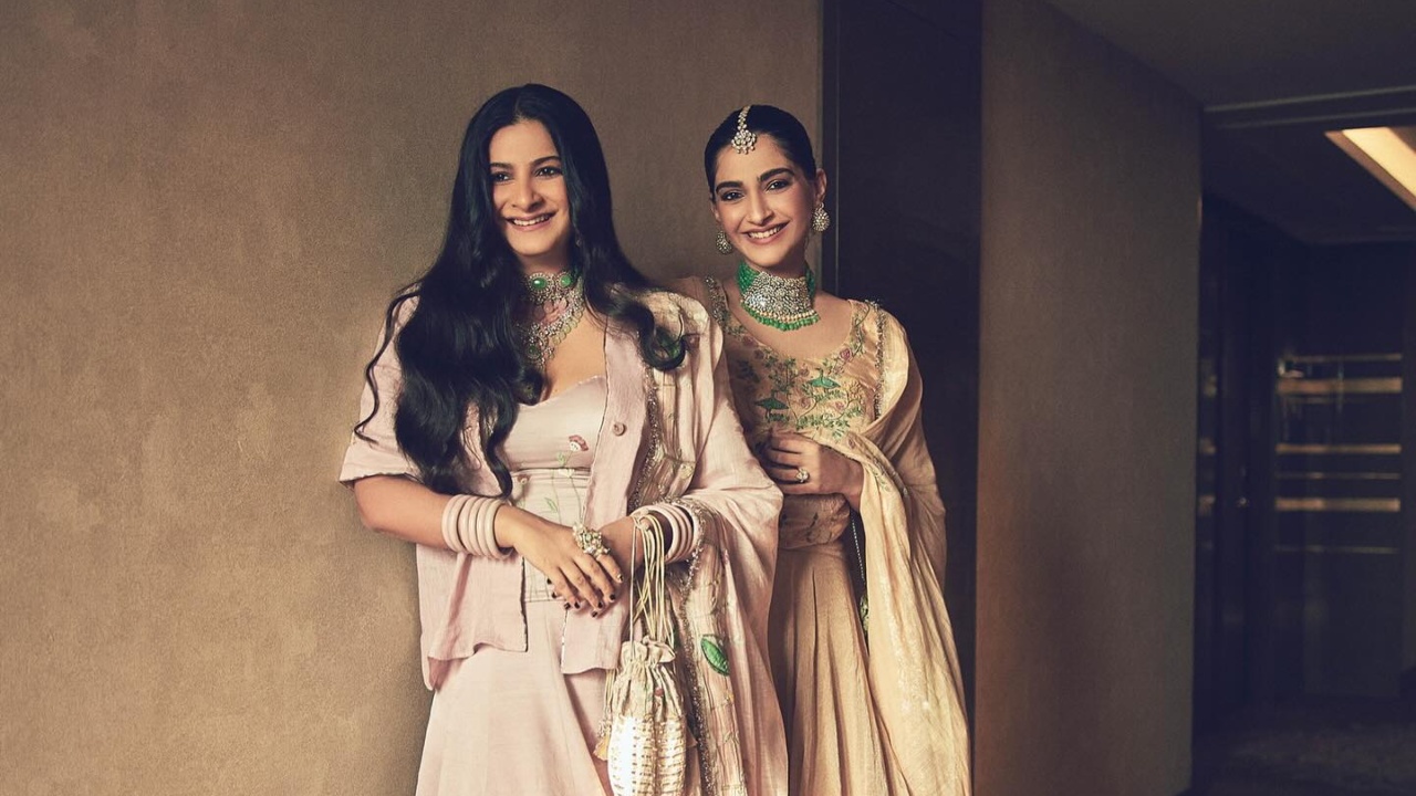 [Photos] Kapoor sisters Sonam & Rhea are glam-personified in ivory ensembles 877387