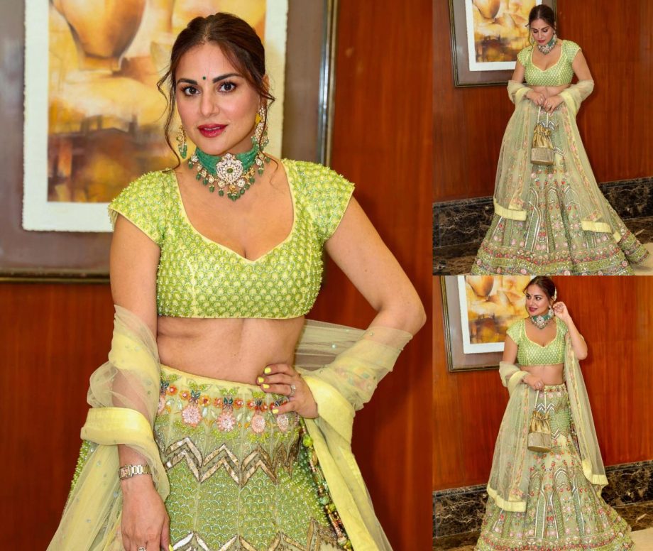 Shraddha Arya twirls like a royal queen in intricately embroidered lehenga set, see photos 879537