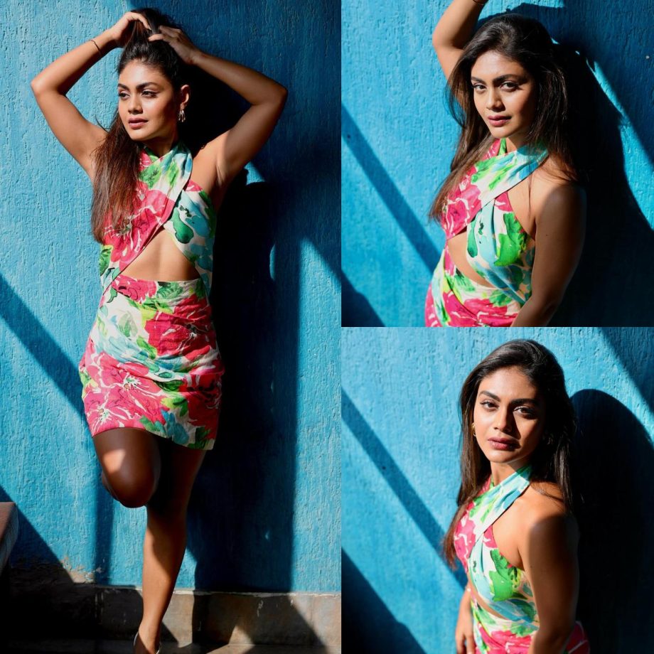 Sreejita De Serves Summer Vacation Vibe   In Cut-out Floral Printed Mini Dress 879202