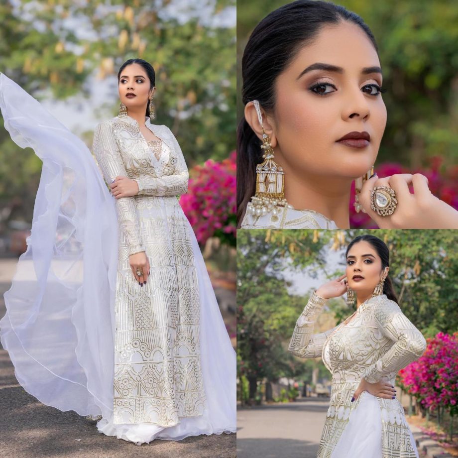 Sreemukhi channels her inner white swan in ethnic embroidered gown [Photos] 878292