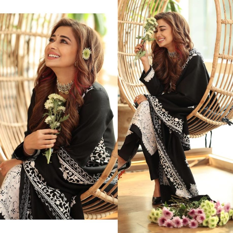 Tina Datta turns royal in black and white chikankari suit, see photos 878446