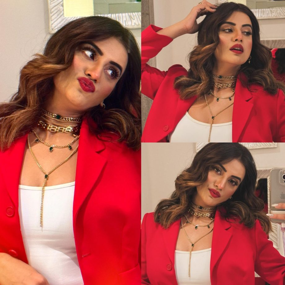 Akshara Singh Turns Up Sass In Red Blazer With Red Lipstick, See How 882515