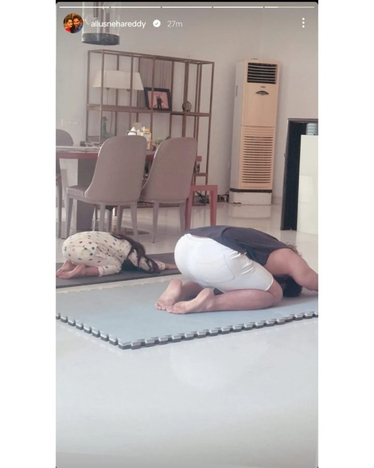 Allu Arjun's heartwarming yoga session with daughter Allu Arha 882948