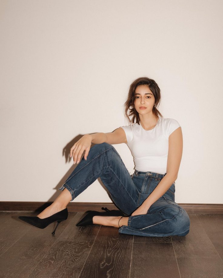 Ananya Panday's White Tee With Denim Jeans Is A Must-have Wardrobe Staple 883292