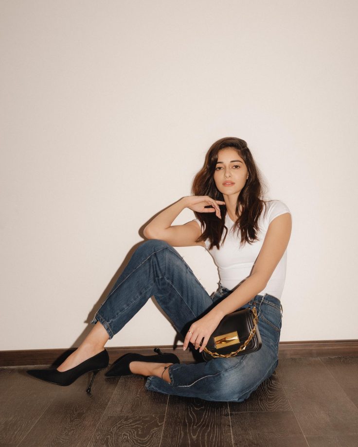 Ananya Panday's White Tee With Denim Jeans Is A Must-have Wardrobe Staple 883293