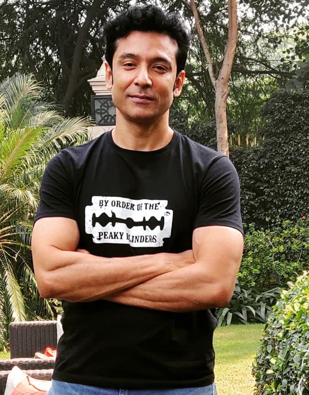 Bengal's Most Stylish: Best Looks of Tota Roy Choudhury 884004