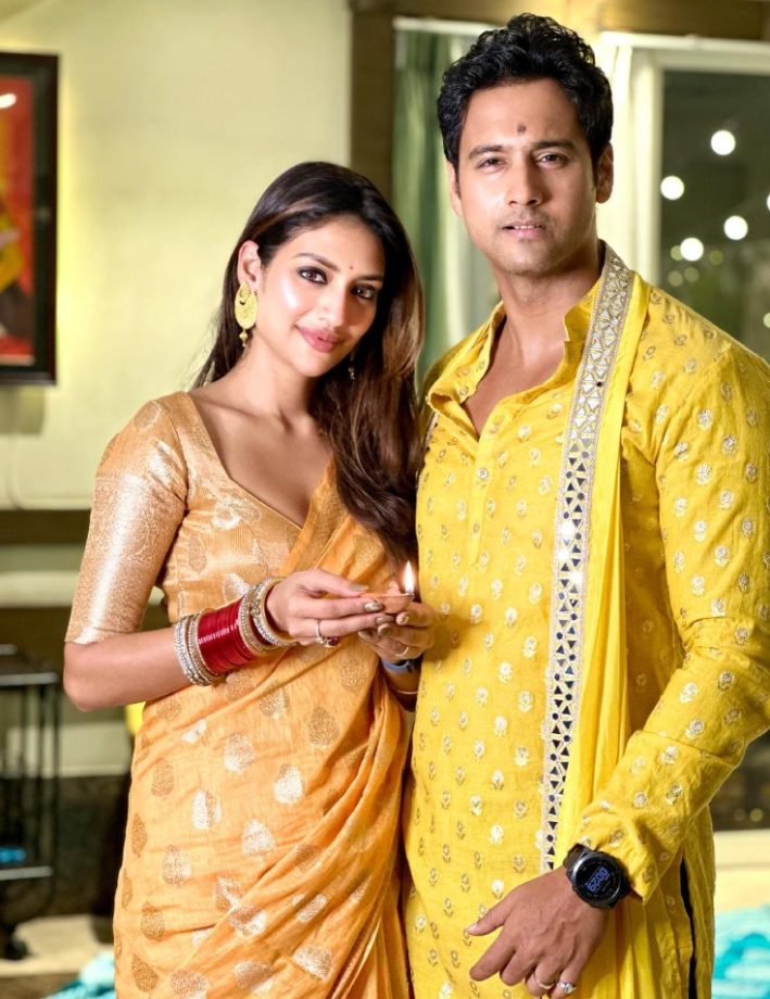 Bengal’s Most Stylish: Nussrat Jahan and Yash Daasguptaa: Power Couple Of Fashion 883595