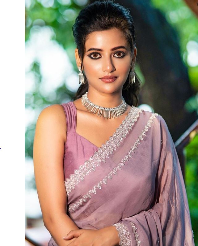 Bengal's Most Stylish: Ushasi Ray, As Fresh As Dew 884226