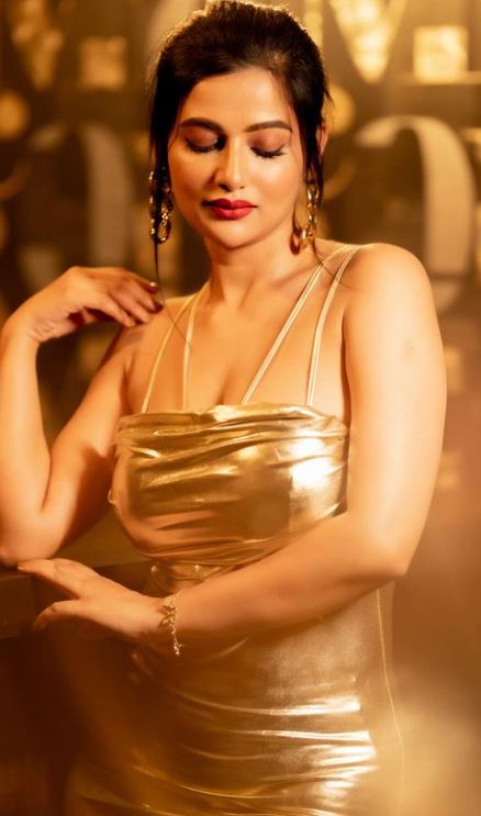 Bengal's Most Stylish: Ushasi Ray, As Fresh As Dew 884228