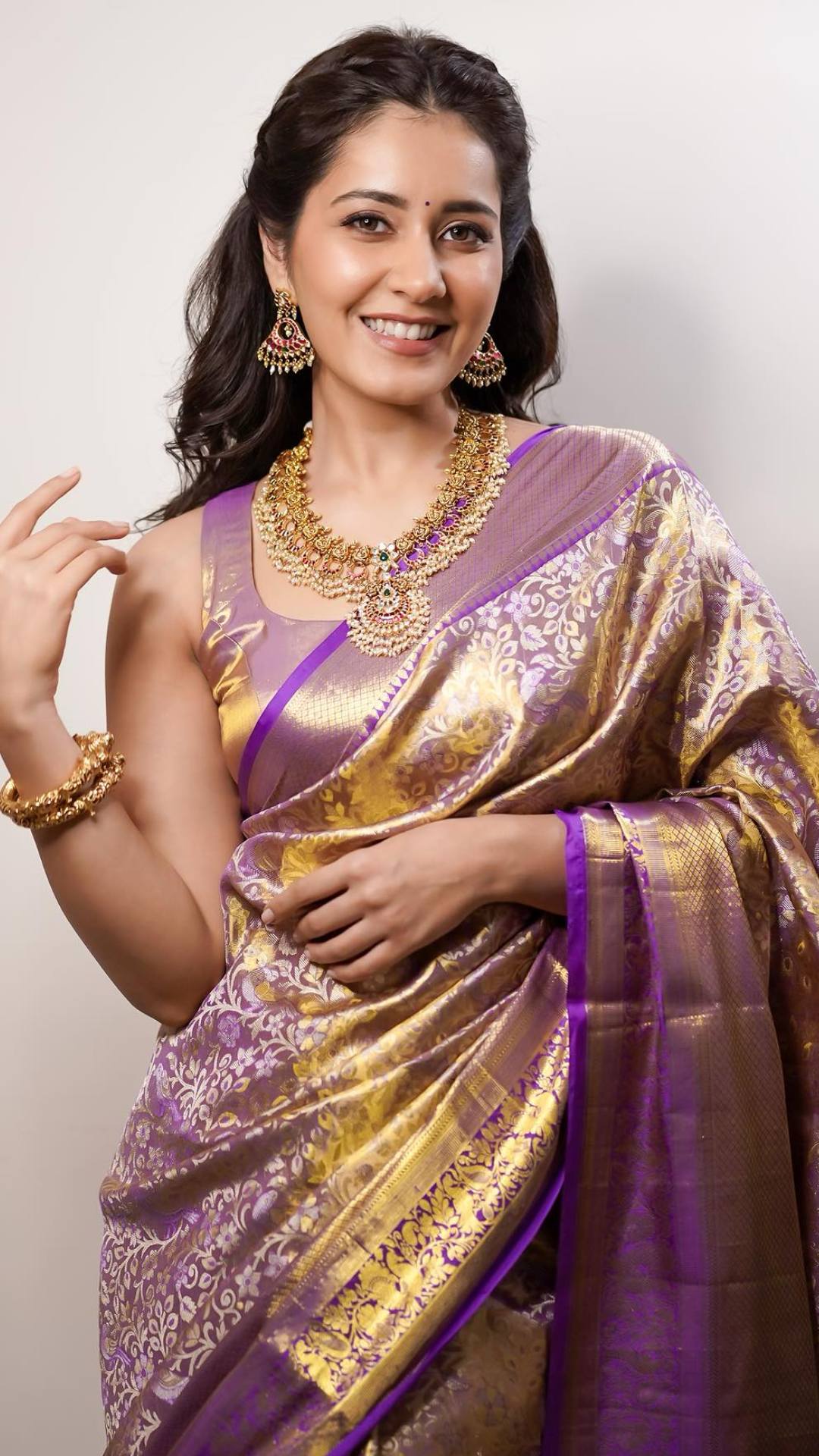 What are the best hairstyles for a saree? - Quora