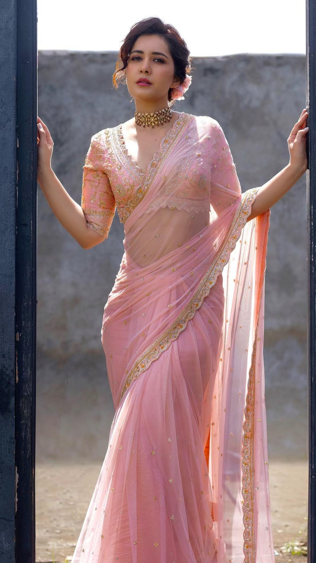 Raashi Khanna's Simple Saree Hairstyle for Medium-Length