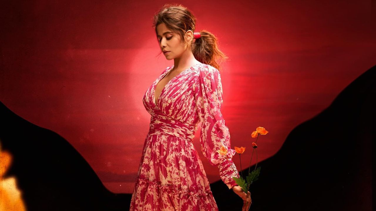 Saie Tamhankar Looks Ravishing In Deep-plunge Floral Maxi Dress, See Photos 880973