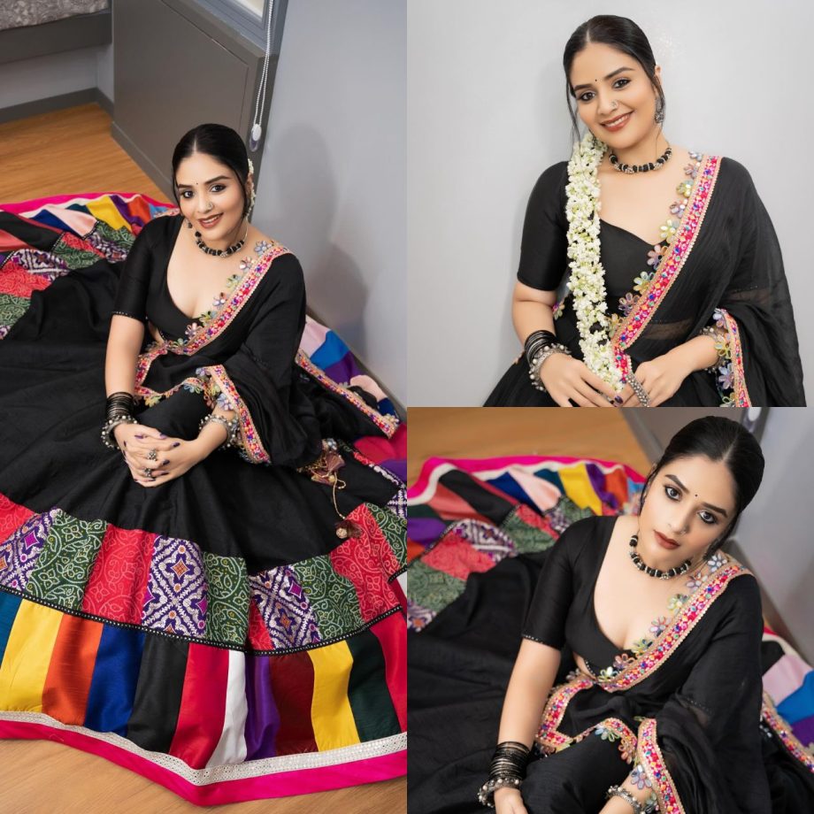 Sreemukhi Horns Desi Glam In Black Lehenga With Gajra 881145