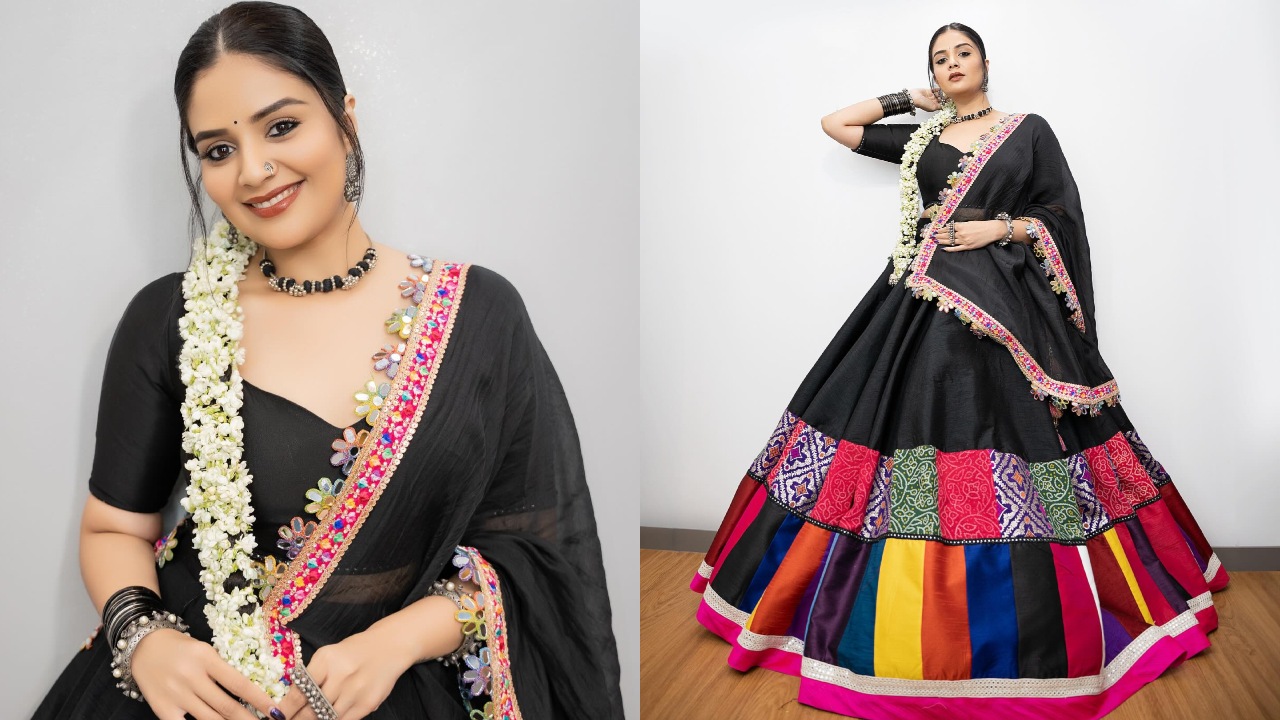 Sreemukhi Horns Desi Glam In Black Lehenga With Gajra 881147