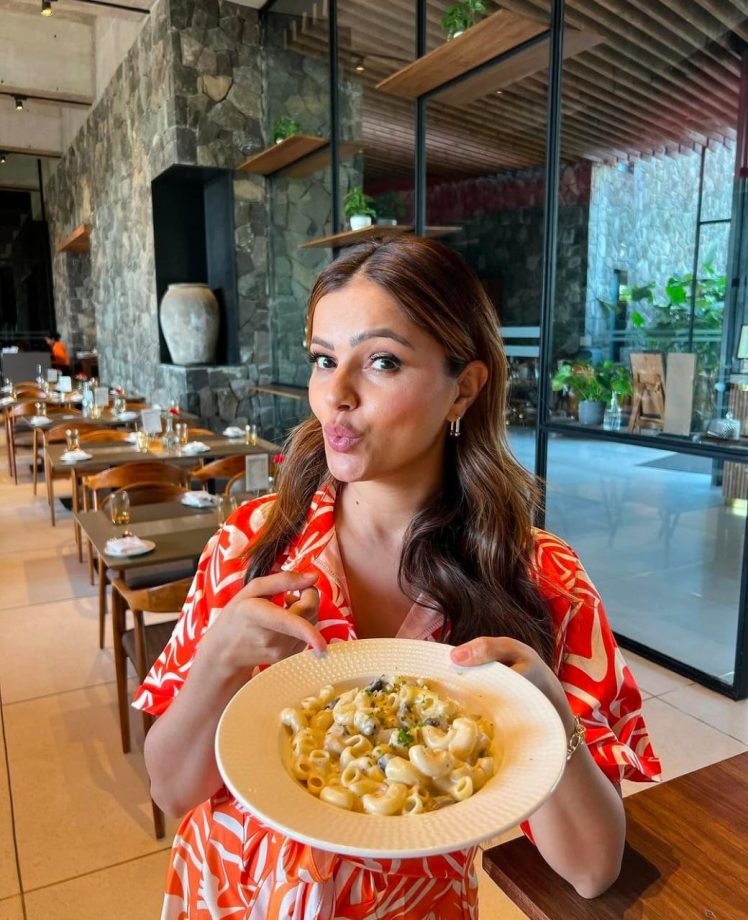 What's Inside Rubina Dilaik And Abhinav Shukla's Lunch Date? 883749